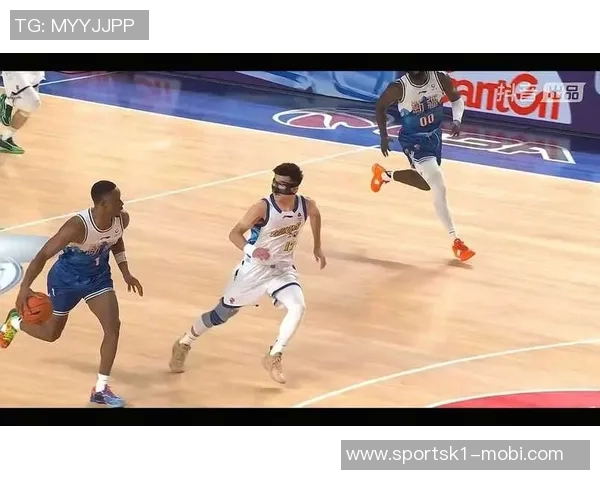 西蒙斯豪泽米诺特三人联手发威合砍53分助力球队逆转胜利 西蒙斯豪泽米诺特三人联手发威合砍53分助力球队逆转胜利